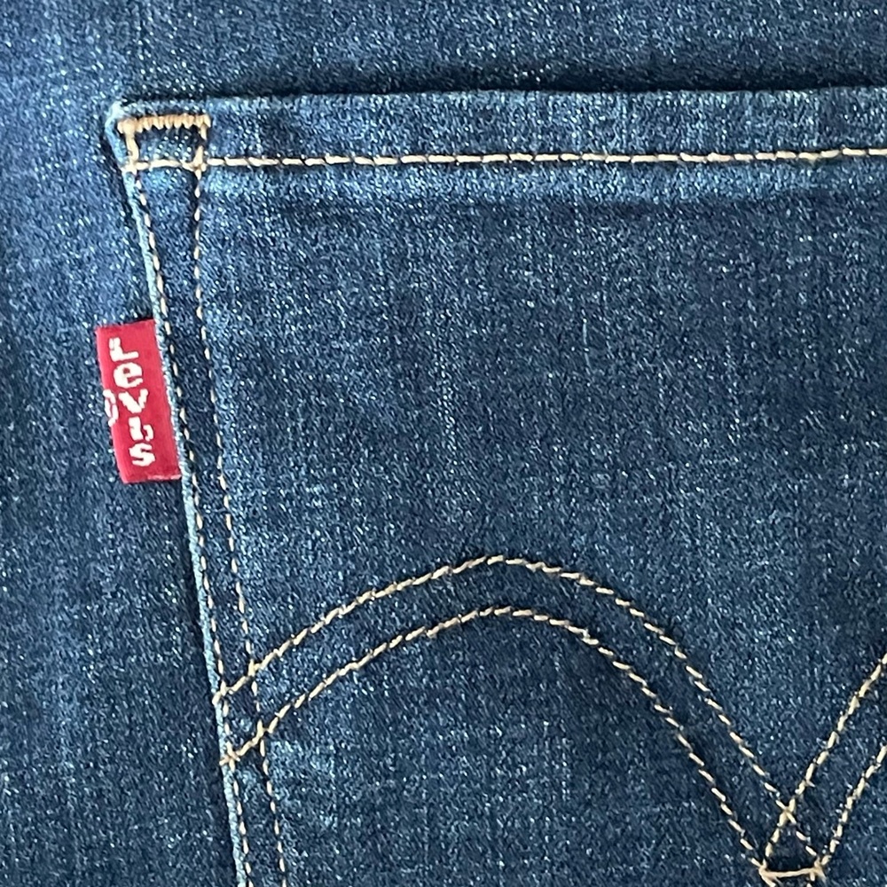 Levi's Classic Straight Leg Jeans Dark Wash Blue Women's Size 31 x 28 12 Short - Picture 7 of 11